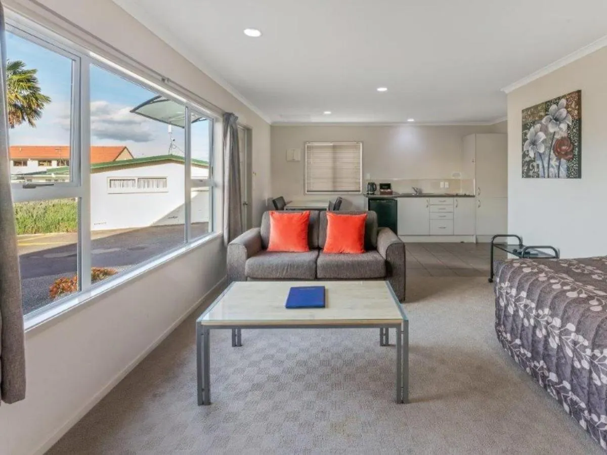 **  Cottage Park Thermal Motel Tauranga New Zealand